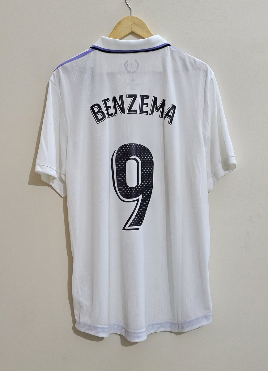 VsKitCorner's tweet image. 🇪🇸 For Sale!

Real Madrid 2022/23 Home Heat Rdy. 

Available with Benzema, Vini Jr, Kroos on the back. 

XL. 

Brand New With Tags. 

£125.