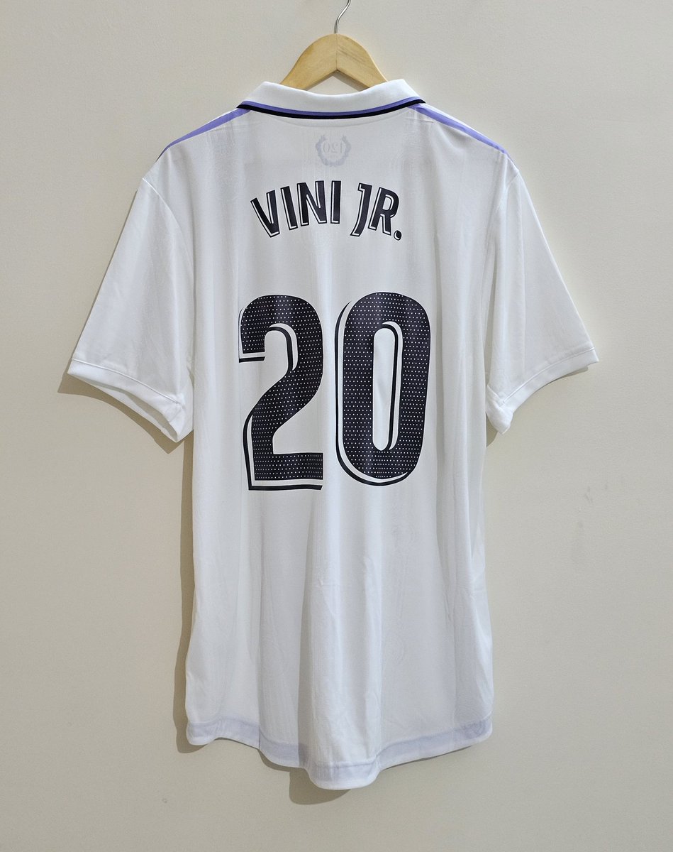 VsKitCorner's tweet image. 🇪🇸 For Sale!

Real Madrid 2022/23 Home Heat Rdy. 

Available with Benzema, Vini Jr, Kroos on the back. 

XL. 

Brand New With Tags. 

£125.