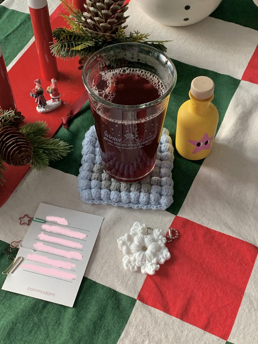 트친님이 눈꽃 키링 만들어주면서 올톡이 코스터도 만들어주심.... 나 마음 부자됏어.,🥹