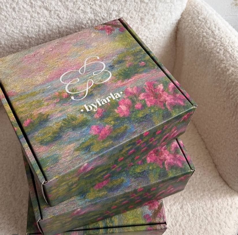 racuncune's tweet image. Found the prettiest hijab ever — and the packaging? Literally too cute to throw away 😭💐