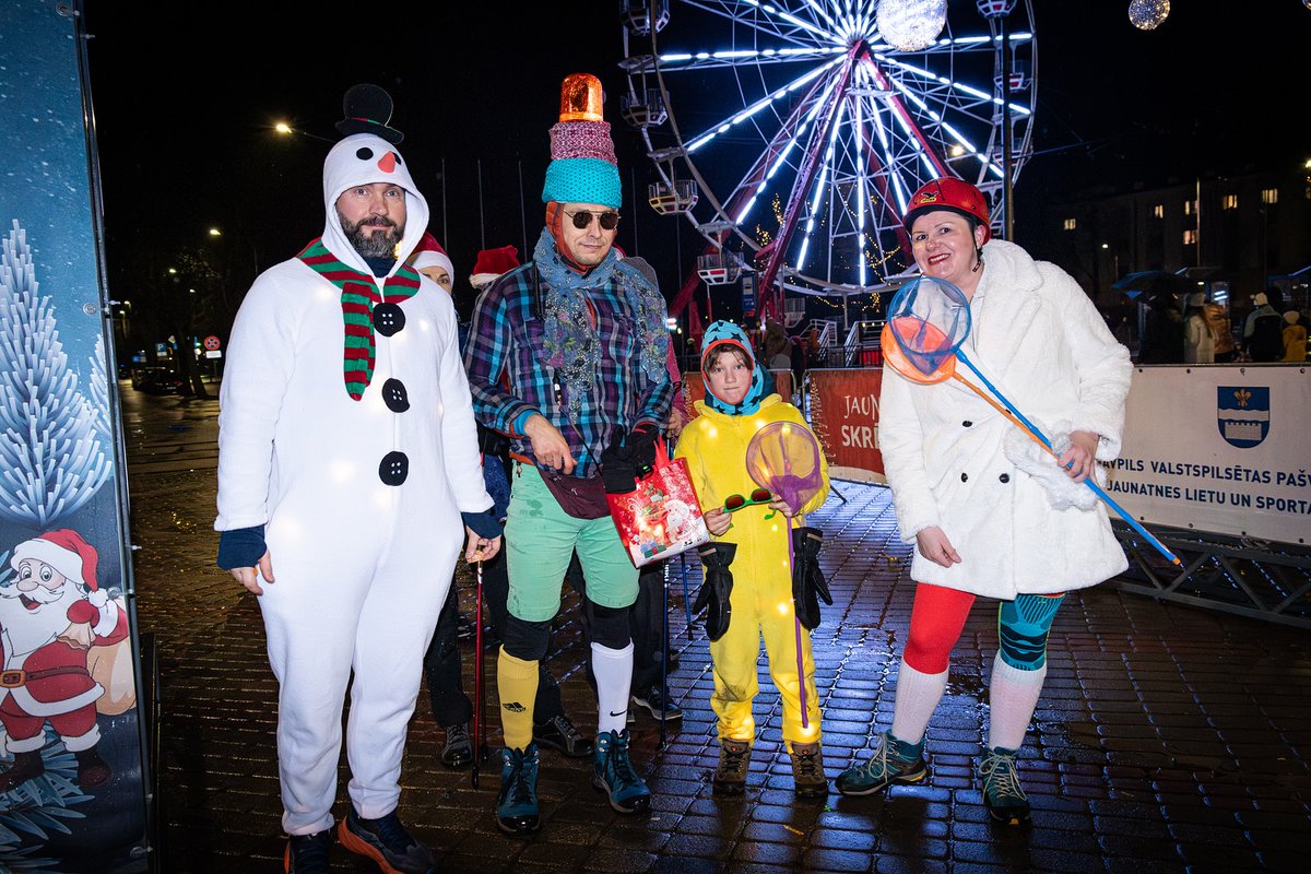 Ieskrien Jaunajā 2026. gadā!
⚜️ Daugavpilī jau tradicionāli veco gadu aizvadām sportiskā noskaņā, piedaloties 🌲 Jaungada skrējienā 🙂🎊🏃‍♂️
Šogad skrējiens notiks 30. decembrī plkst. 18.00 Vienības laukumā. 
Sīkāku informāciju par skrējienu meklē šeit: 
visitdaugavpils.lv/30-decembri-da…