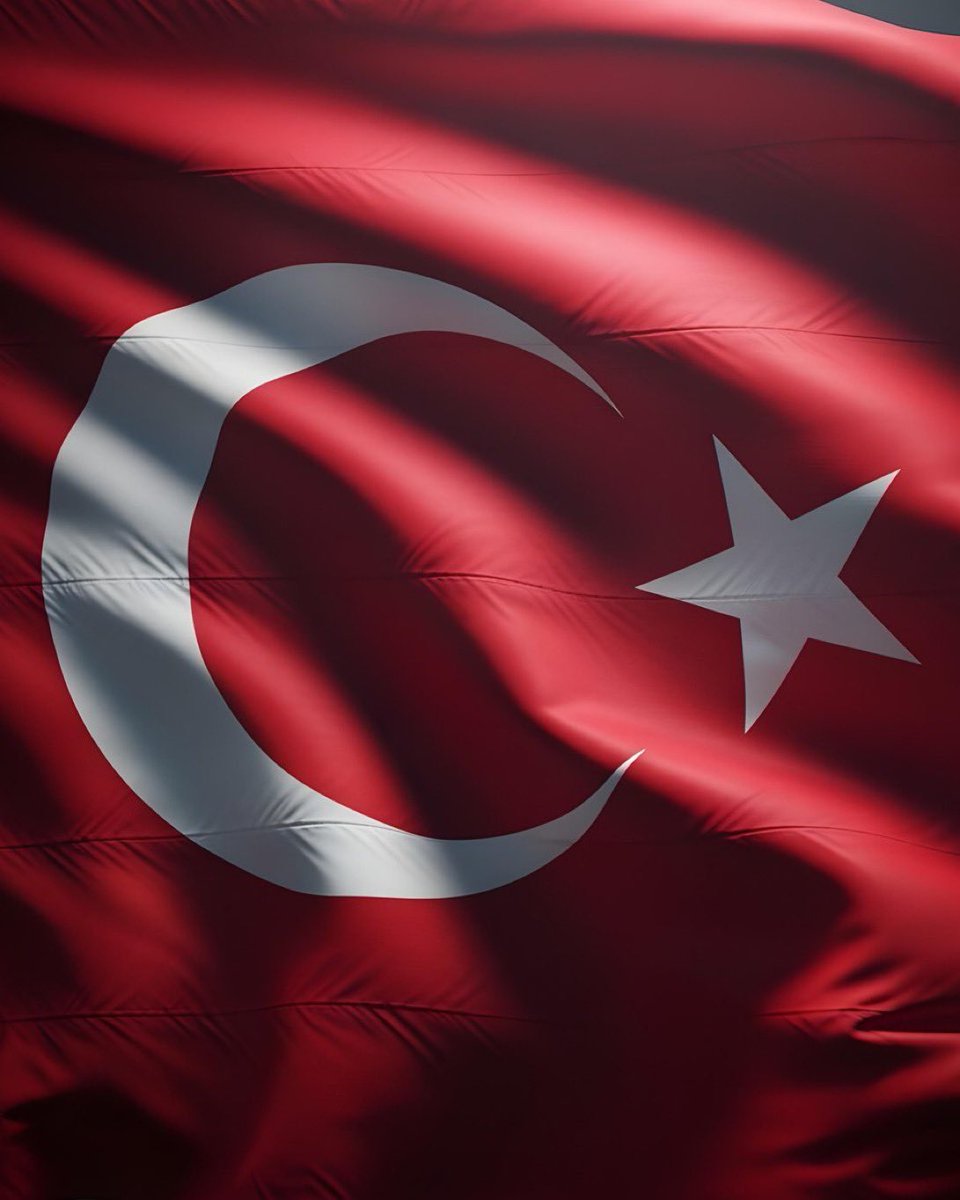 Yalova'da gerçekleştirilen operasyonda hain saldırı sonucu şehit olan kahraman polislerimize Allah’tan rahmet; Emniyet Teşkilatımıza ve milletimize başsağlığı, yaralanan polislerimize acil şifalar diliyorum. 🇹🇷