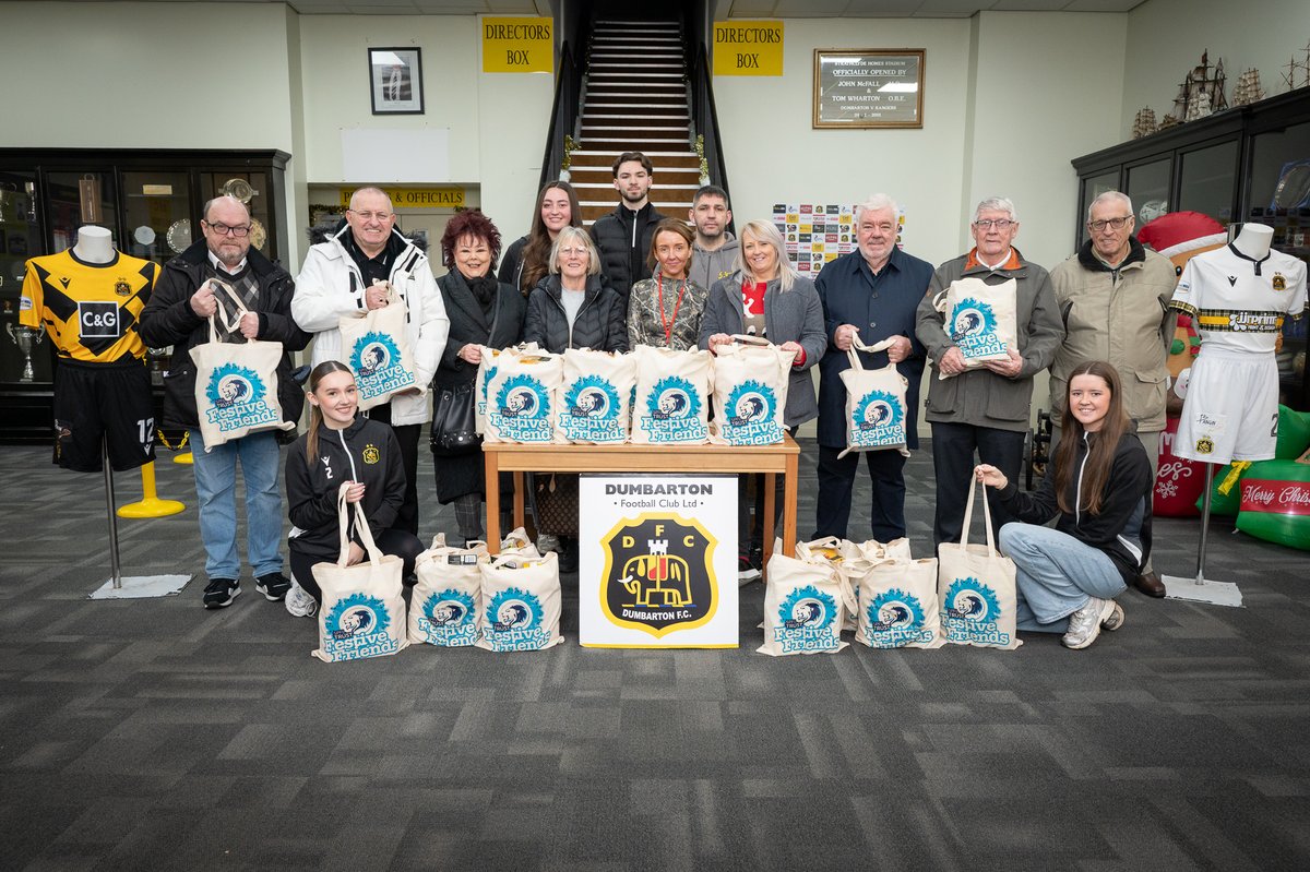 Dumbartonfc's tweet photo. 🎁 Sons support SPFL initiative to make Christmas a little bit brighter across local community.

Full story ⬇️

https://t.co/pPXPKYbzcQ https://t.co/WZU7JsIUd8