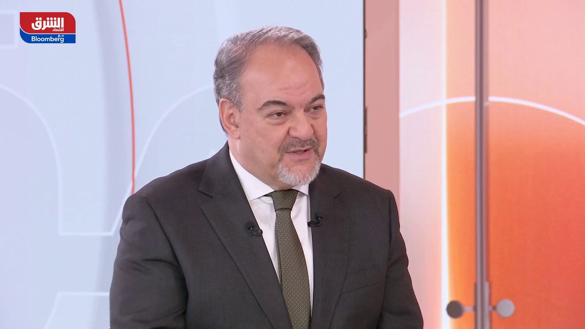 الأسواق الخليجية فاقت التوقعات في 2025. الرئيس التنفيذي لشركة مزايا الغاف من لونيت، محمد علي ياسين: -أداء الأسواق الخليجية في 2025 جاء أفضل من التوقعات باستثناء السوق السعودية - سوق دبي المالي يقترب من مكاسب 20% منذ بداية العام، وأبوظبي دون 10% - أسهم البنوك شكلت المحرك الرئيسي لأداء أسواق الإمارات حيث حققت مكاسب تقارب 30% رغم التذبذبات. myasin1. mohamed_alselti 