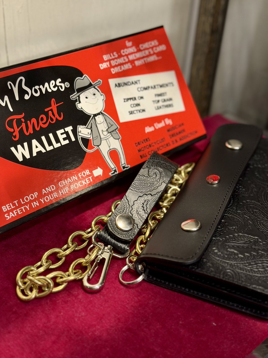 DryBones_Nagoya's tweet photo. #drybones #nagoya #oosu #vintagefashion #50s #vintage #vintagestyle #trackerwallet #wallet #名古屋 #大須 #名古屋ドライボーンズ #ドライボーンズ #アメカジ #アメカジスタイル #アメカジコーデ #トラッカーウォレット #財布 #ペイズリー https://t.co/0hCxhltuqM