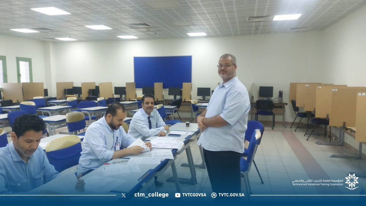 اختبارات |

تابع عميد الكلية جولاته اليومية لمتابعة سير الاختبارات النهائية والاطلاع على اعمال اللجان المختلفة في جميع الاقسام التدريبية لتهيئة البيئة المناسبة وتذليل كافة الصعاب لأبنائنا المتدربين.
سائلين الله التوفيق والنجاح لأبنائنا المتدريين.