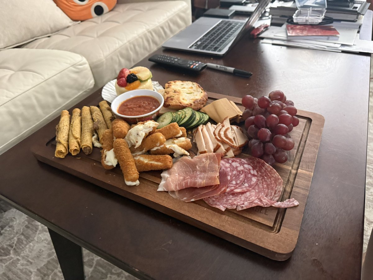 ichypoop's tweet image. We need more degenerate charcuterie boards tbh
