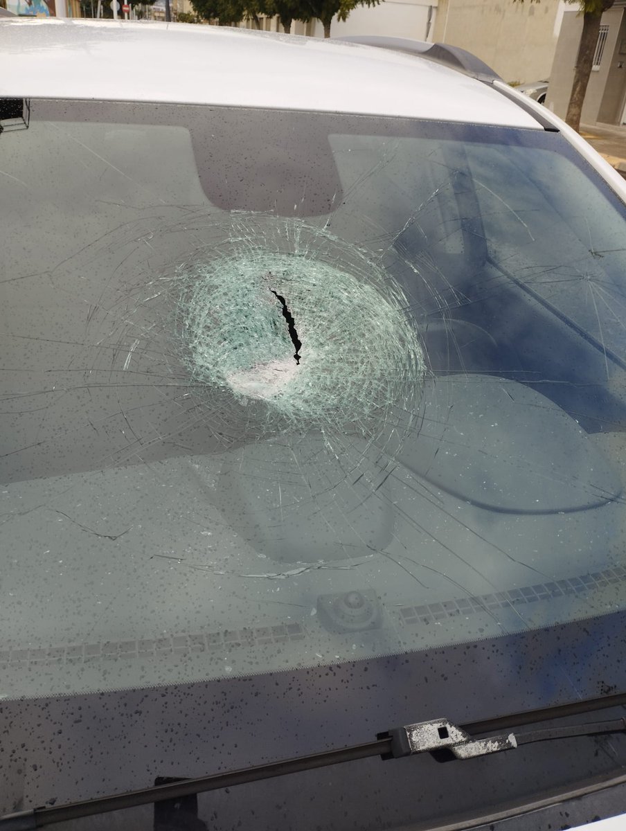 capdecoco's tweet image. Vas por la autopista a 120 km/h y te tiran una piedra desde un puente la pasar por debajo...  Eso es moda ahora o algo? #pabernosMatao