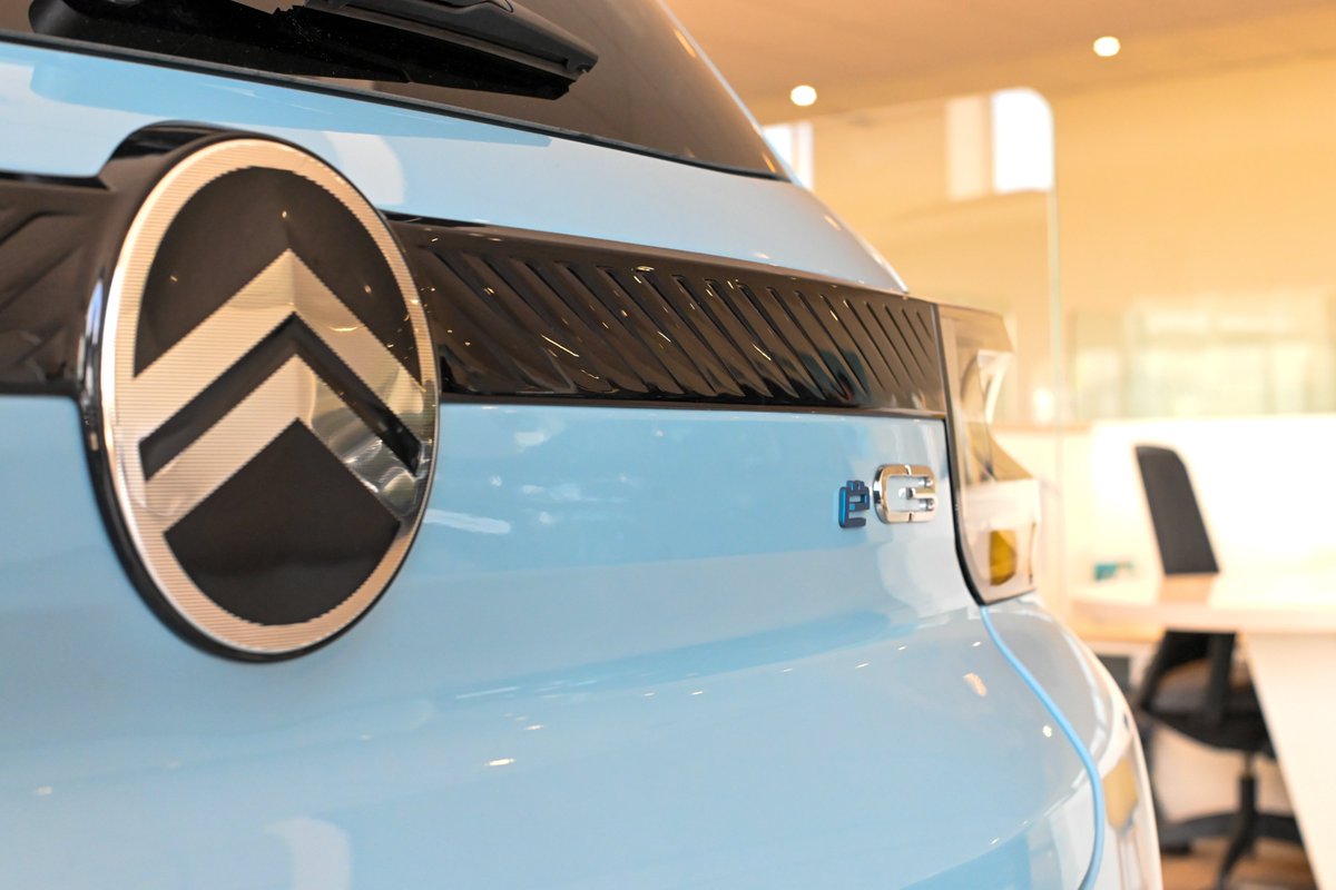 #Citroën tiene nuevo logo, pero con la misma audacia: cambia de cara, pero no de espíritu🚙🌟

Más redondo, más moderno y más icónico.
🚗Movilidad para todos🔋Tecnología con alma🌍 Futuro con historia

📍Vive el nuevo espíritu #Citroën en el concesionario de #CitroënAutosTorrent