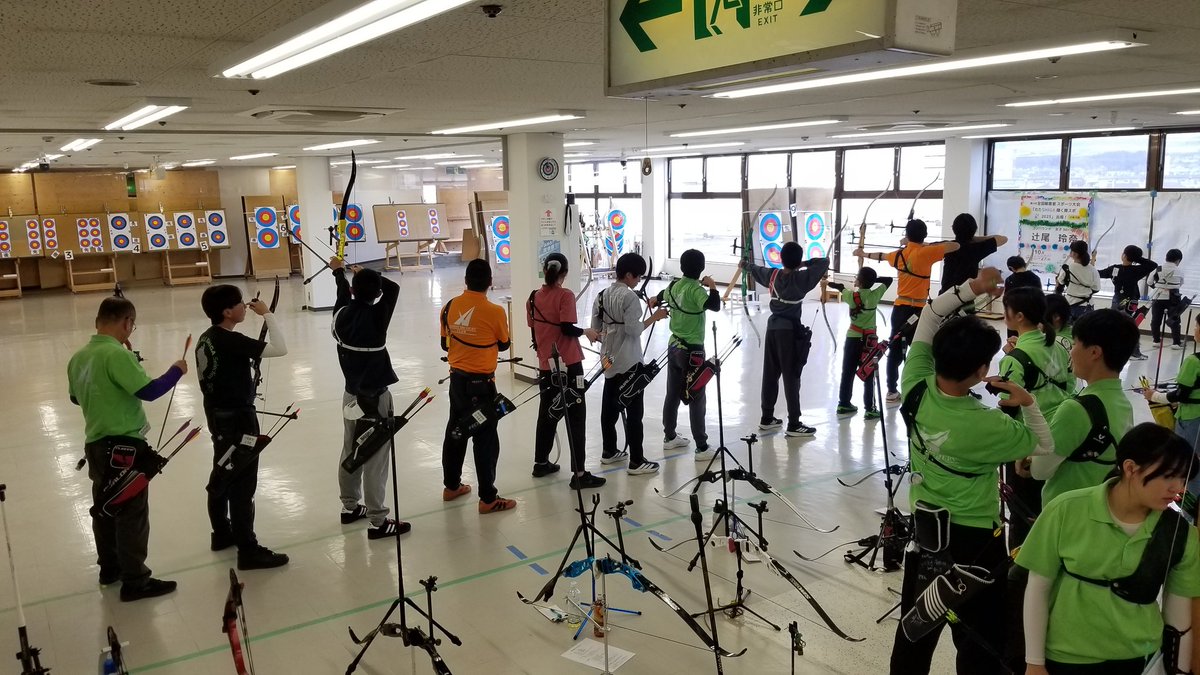 cleaning_chief's tweet photo. 昨日は、年1回のビッグイベント「第9回アシストカップ」が開催されました！

出場者は約50名、保護者を入れたら70名以上が集結し、すごい状態でした。

予選は3立ち制の30射でしたが、トーナメントは全員参加です。

さらに、総合優勝を決める「アシストシュート」もあり、すごく盛り上がりました！ https://t.co/KIEQQu34yk