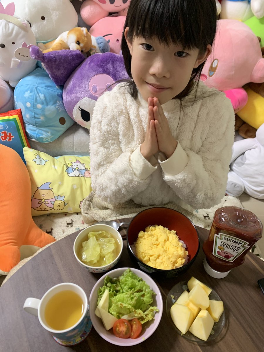 低気圧のせいか、母はまたも頭痛と吐き気でダウン⤵️
ゆいちゃんがお夕飯を準備してくれました。
横になっている母が元気が出るようにと、お料理の間アマプラの #BTS #YettoCome を流してくれました。