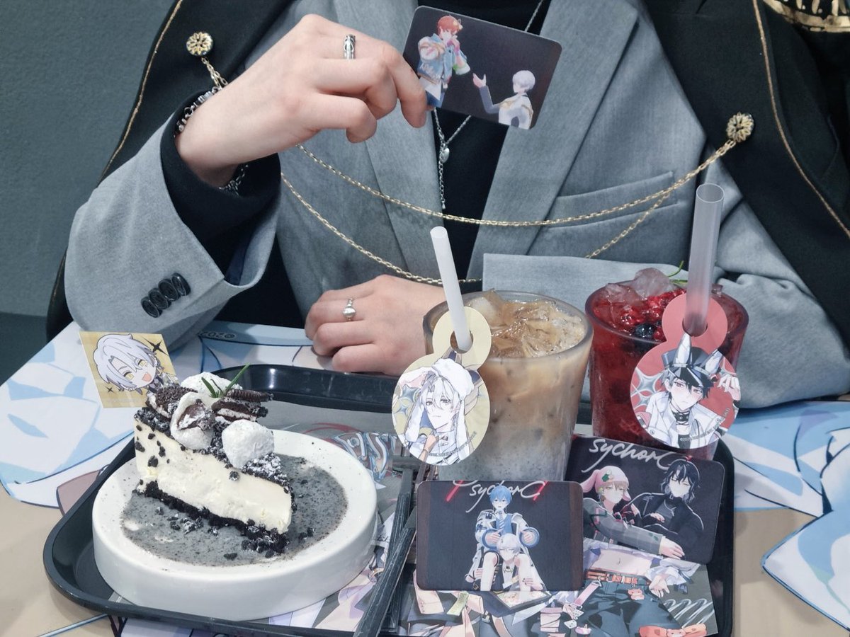 #싸이코드X애니플러스 #서울합정점 
#싸이코드 #OS_art

싸이코드 콜캎 늦잠님 2.0으로 감사장님과 다녀왔습니다/// 메뉴 너무 맛있었고 눈호강 했어요 ^_^...  얼레벌레 지인 도움도 받아가며 열심히 준비했는데 다들 좋아해주시고 칭찬해주셔서 너무 감사했고, 주신 간식들도 잘 먹겠습니다~💤🩶