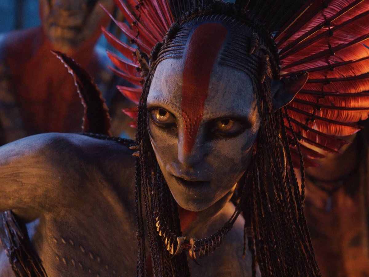 rauthasdune's tweet image. (สปอย avatar: fire and ash)

นึกว่าจะได้ดู complex วิจารณ์การบูชาเทพ ตอนวารังพูดว่าเคยวิงวอนเอวา แต่เทพไม่มา คือแบบ เห้ย ตลคน่าสนใจ ประเด็นน่าสนใจ แต่สรุปทั้งเรื่องไม่พูดถึงอีกเลย วารังมีหน้าที่เป็นตัวร้ายแบนๆ แล้วตอนจบเอวาองค์ลง ‘ตัวดี’ มาตบ เกือบได้มีตัวร้ายแห่งยุคตัวใหม่แล้ว