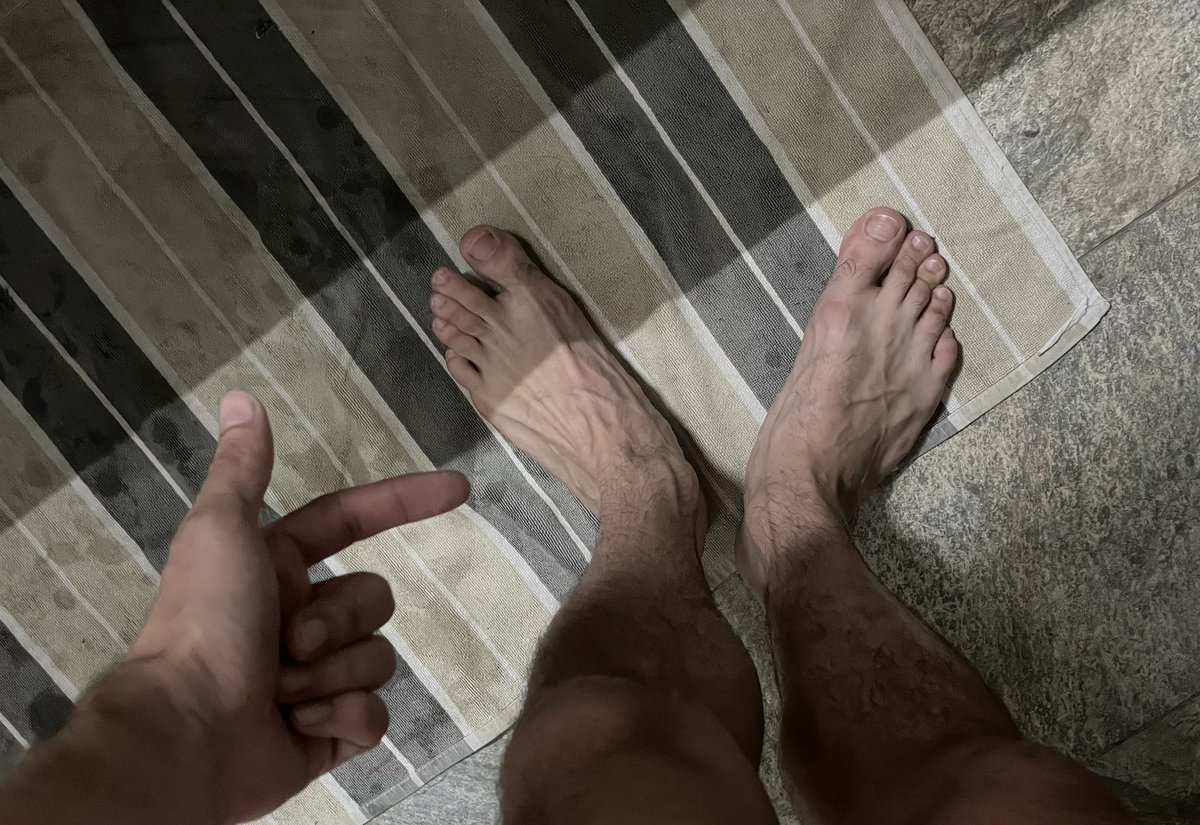 Matte0o2's tweet photo. Here’s your Christmas gift piggies 

#malefeet #findom #cashmaster https://t.co/tnVnHlD4i5