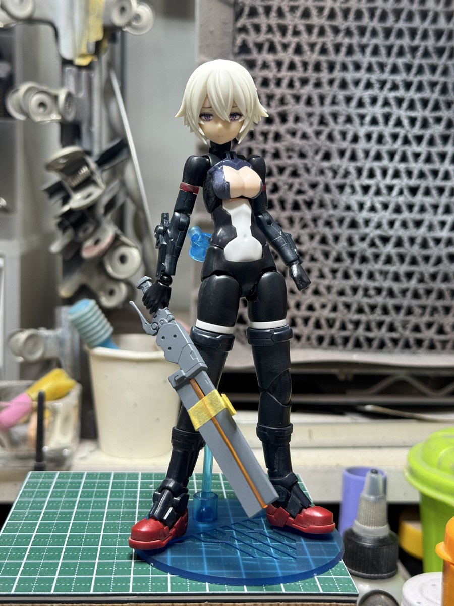 もらった部品やらジャンクパーツやらで一体組み上げました。 何の