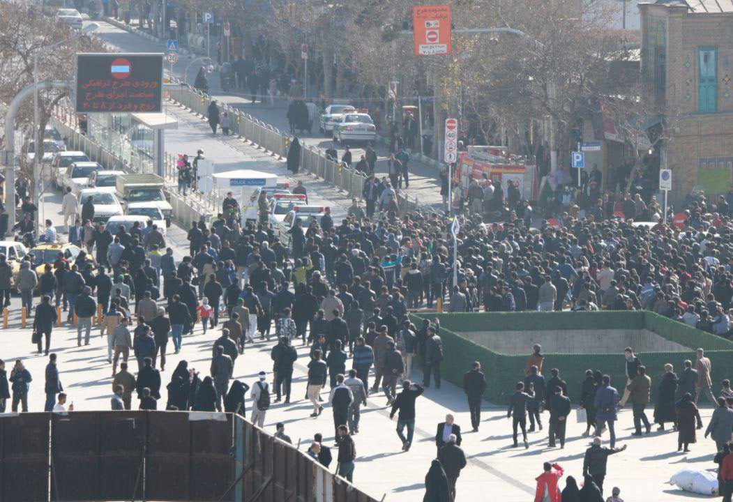 omiddana19's tweet photo. فوری فوری 
اعتراضات به مشهد داره میرسه 
هسته های اولیه تظاهرات در مشهد داره شکل میگیره... https://t.co/zZQj1ygtBw