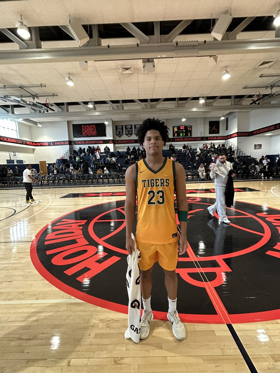 _BrianReichert's tweet photo. Day 1 Standouts
Jordan Holiday Classic

‘26s
Jeremiah Jackson @SIU_Basketball 
Anthony Brown @VandyMBB 
Javan Webb
Sammy Jackson @VCU_Hoops 
Dhani Miller @KentStMBB 
Hassan Koureissi @FordhamMBB 
Jaen Chatman @RhodyMBB 
Denim Trotman
Daquan Bryant
Julian Desir

‘27s
Levi Sylvester
Marcus Spears
Johnny Magna @LaSalle_MBB 
Anderson Diaz

‘28s
Josh Lindsay
Colton Hiller
Aaron Ellis