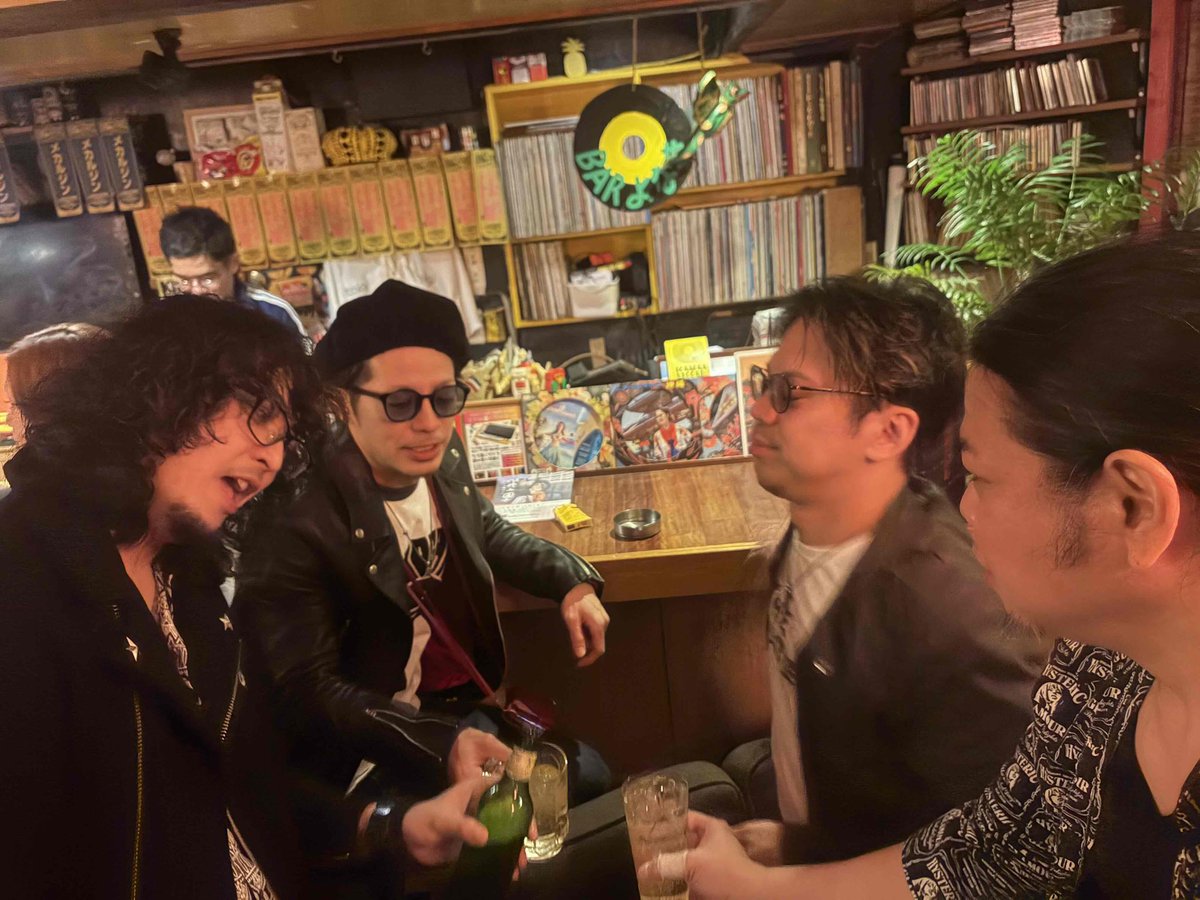 初よなき!!
昨夜一緒に踊ってくれた皆さまありがとー
Barよなき素敵な場所でした☆
“Sonoray”“ベロゴマン”愛しているよ☆
また遊びましょ🍺