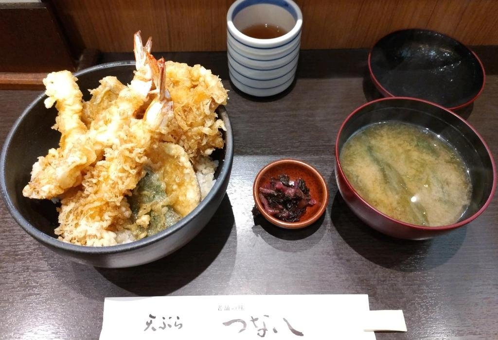 enoki124's tweet image. 上大岡つな八イートイン　上天丼¥1480 　1ヶ月ぶり　¥330up海老３→２に減、海老少し美味しくなった気がする。