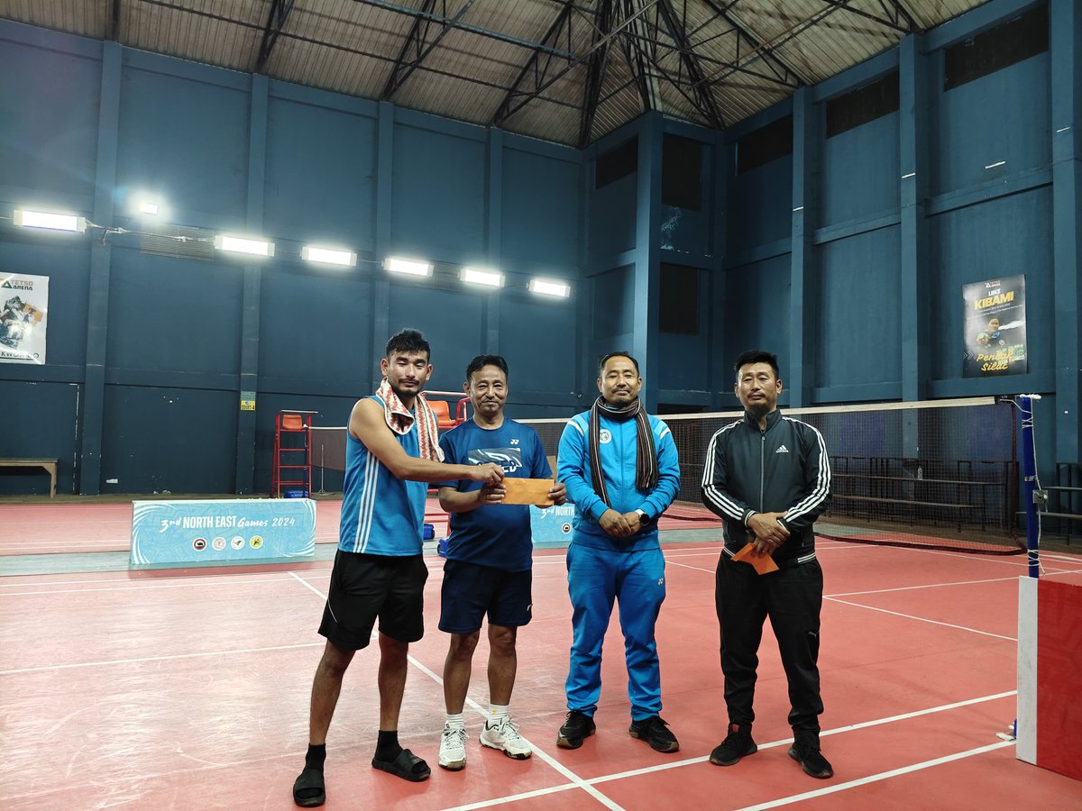 Kvulo's tweet image. 34 players participated in our annual Rengma Amateurs Open Badminton Tournament. Bentilo Kath and Yhunkvulo Tep defeated Benchulo and Abenshen Tep lifted the Championship
Samuel Changkija (IFS) Principal Chief Consevator of Forest, Govt of Arunachal Pradesh, gave away the prize