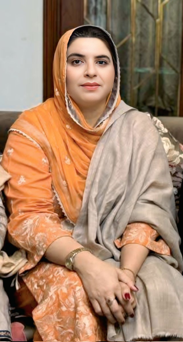 ہم سیاست کے طریقے بدل دیں گے رستہ نہیں بدلیں گے
ان شاءاللہ ✊✊🌹
جمیلہ یونس 
صدر پی ٹی آئی شیخوپورہ