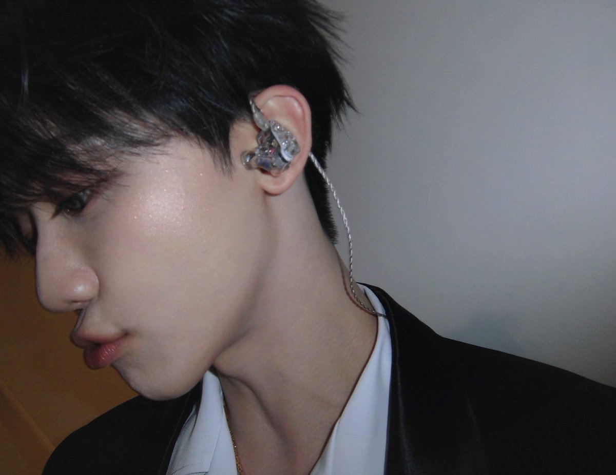 รูปนี้ชั้นกรี๊ดดดดดดดดดดดดดดดดเลย ดูแจมินเค้าทำ มุมนิอะ เห็นละต้องทำหน้าแบบนี้ 🥺🥺🥺🥺🥺🥺🥺🥺🥺 ผิวเนียนมาก ๆๆๆๆ เห็นผ่านจอยังกริบ ดูดีไปหมด