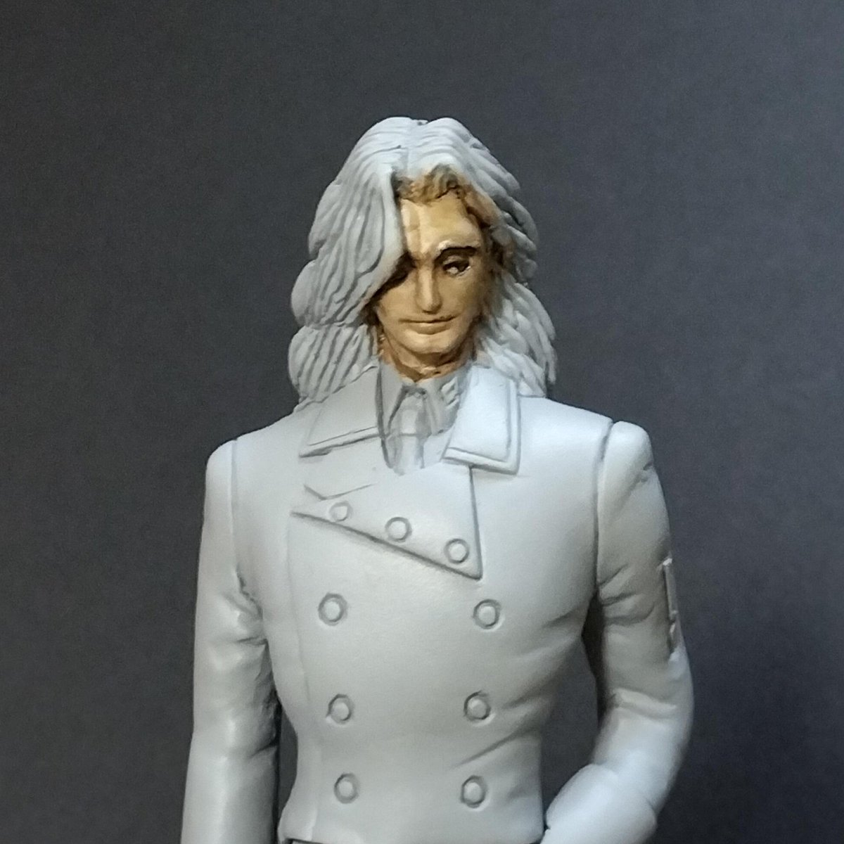 やっと塗装する時間が持てるようになりました🤣
顔の陰影を以前はタミヤのウェザリングマスターでパステルっぽくしてたのを今回はクレオスのリアルタッチマーカーで。まだ試行錯誤中だけど、おっさんの色気が出ると良いなぁ🤣
#thefivestarstories 
#FSS模型 
#FSS_JP 
#ファイブスター物語