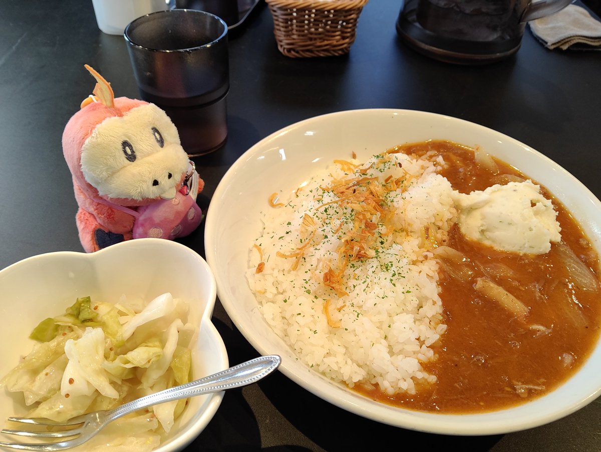 ryofu_pokemon's tweet photo. ラーメン食べ終わり散歩していたら、気になるも都合合わず行けてなかったお店へ🍛
CURRY&SPICE e-twoさん(@etwo55)
只今の限定もの
「伝説になるか?うまうまハヤシライス」
ラーメン食べた後だからS…
え😳⁉️
口が勝手にМと😂
美味しくてするする入りました😋
#イートゥー
#etwo
#カレー
#curry https://t.co/Xnz6tGtKjL