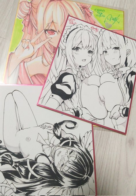 今回は、一回り小さいモノクロ色紙も用意します!モノクロは創作以外に、好きなキャラなども描きました。
お昼頃からひっそりと並べる予定です⋯ 