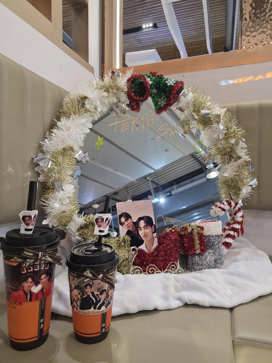 Nnur_se's tweet image. ใครว่าง เดินผ่าน ฝากแวะมาถ่ายรูปกับโปรเจคของพวกเราด้วยนะคับ ตั้งใจมากๆๆ มาถ่ายรูปกับน้องๆก็ยังดี ฝากด้วยน้าาา merry christmas &amp;amp; happy new year นะคับชาวด้อมเพิร์ธแซนต้า 🖤🤍
#PerthTanapon #Santapp
#PerthSanta #เพิร์ธเเซนต้า