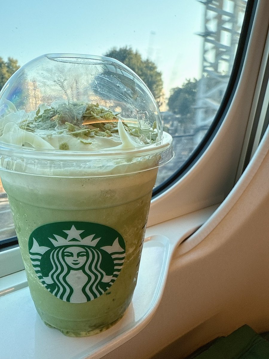 新作フラペ飲みながら帰ります