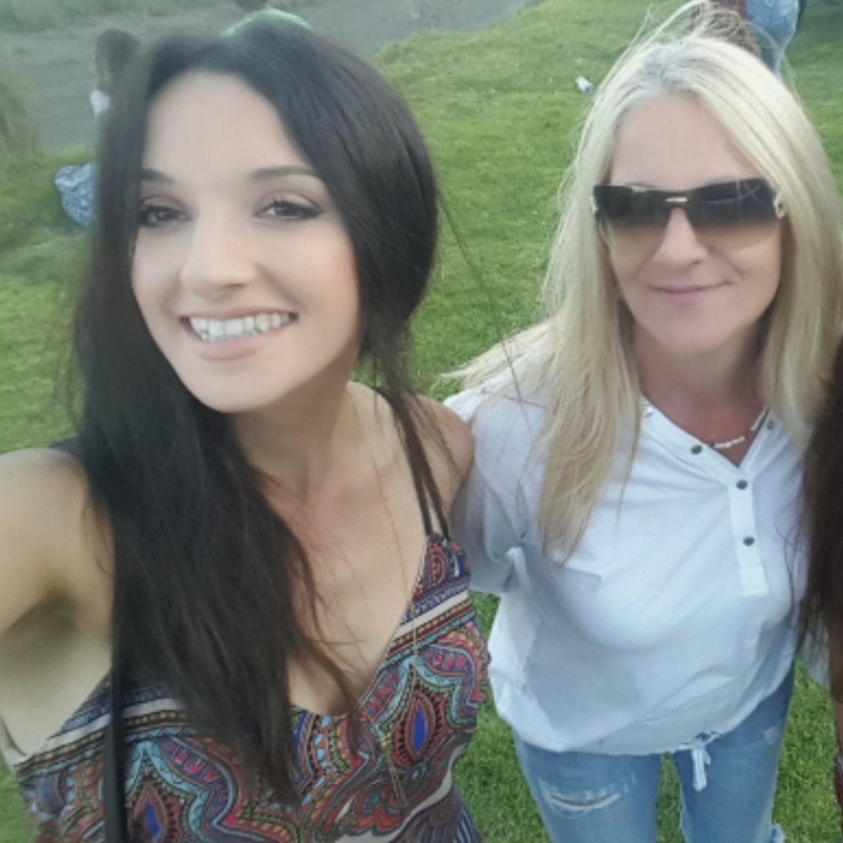 FerrarahTiara's tweet photo. Please rp to your followers and ask them to rp. It takes a village but with your help, we can do this! #fuckcancer🎀 #strength #hope #ʜᴇᴀʟɪɴɢᴊᴏᴜʀɴᴇʏ #gofundmecampaign #motherdaughter #bestfriendforever❤️  https://t.co/RYp0DilX6f https://t.co/op1LXoFopD