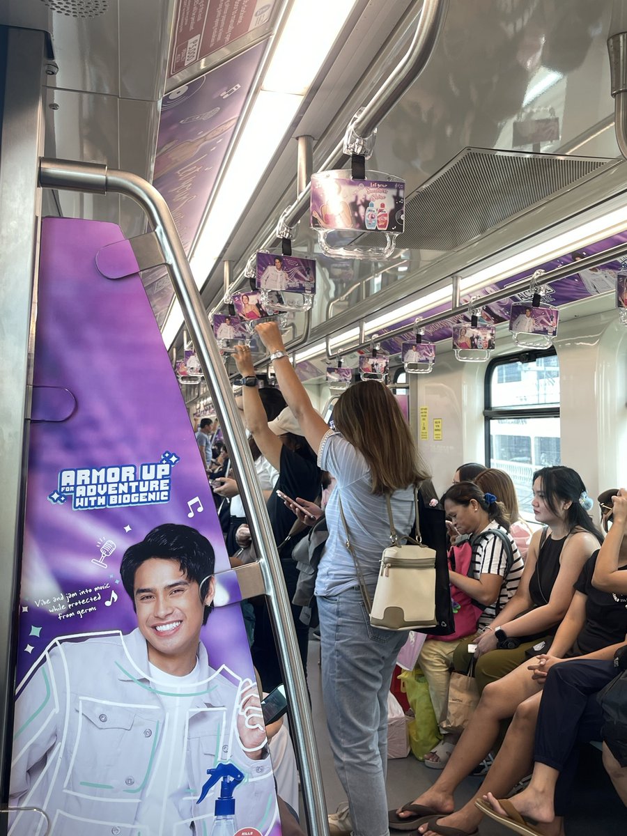 Donbelle LRT paniizzz hahahah gulat ako pagsakay ko punong-puno ng mukha nila 😭🫵 <a href="/donnypangilinan/">Donny</a> <a href="/bellemariano02/">Belle Mariano</a> 

#DonBelle 
#DonnyPangilinan
#BelleMariano