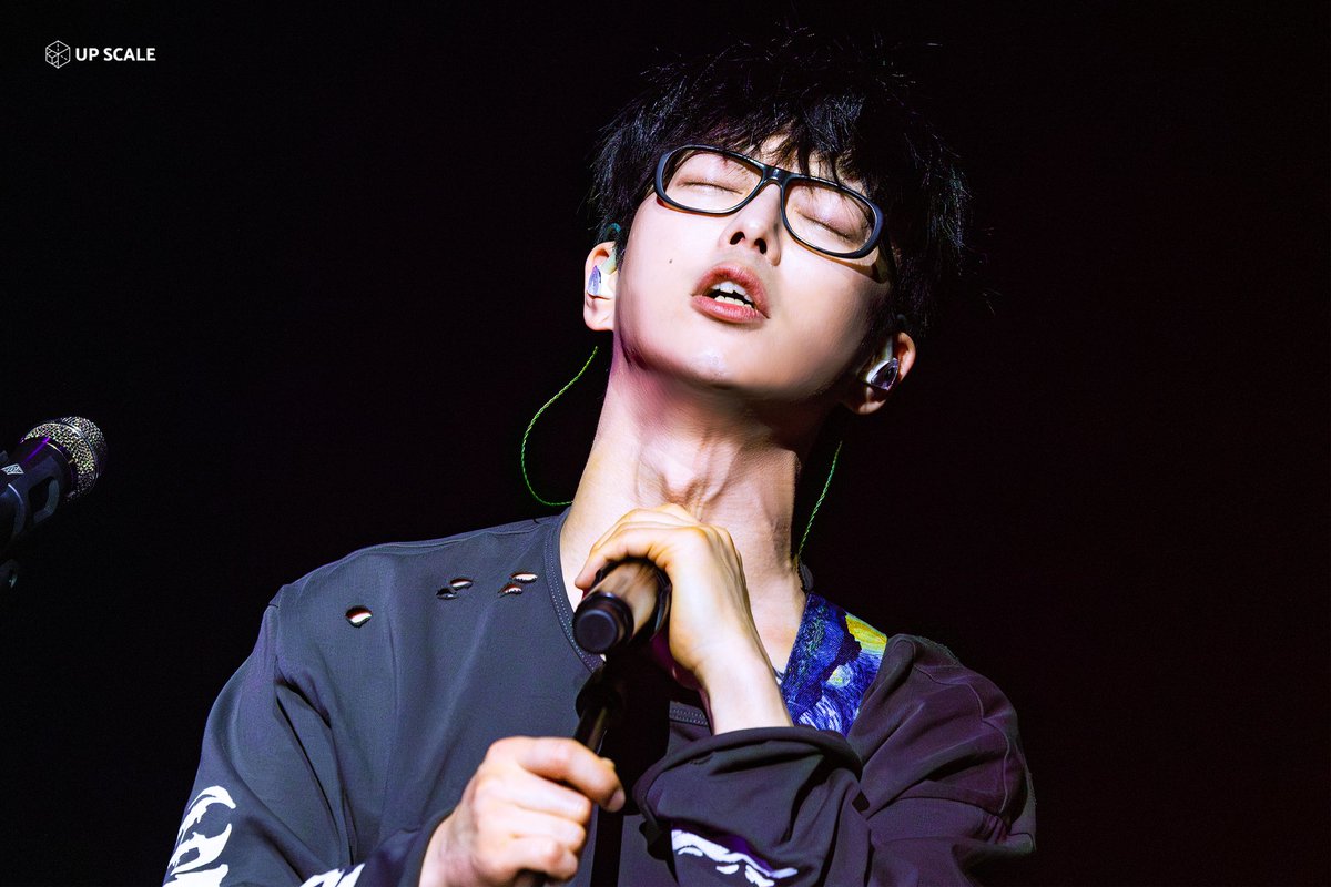 up_scale7's tweet photo. 251228 AURUM 콘서트
#국카스텐 #하현우 https://t.co/7Szw9vH23v