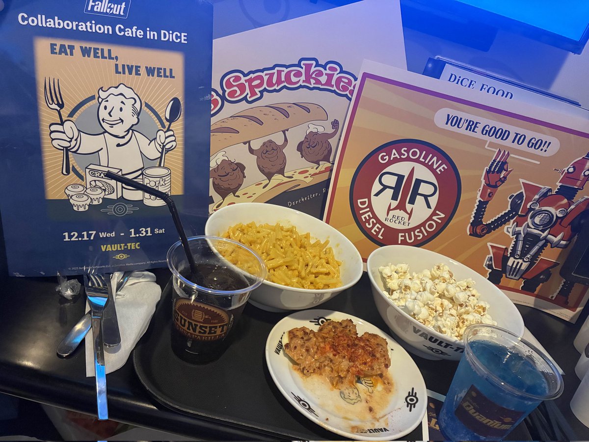 eve_f_fso's tweet photo. コラボカフェ来れました
オマケが充実してて楽しいです
フードを頼んだら全部売り切れました
#Fallout https://t.co/mM3pRczS0f