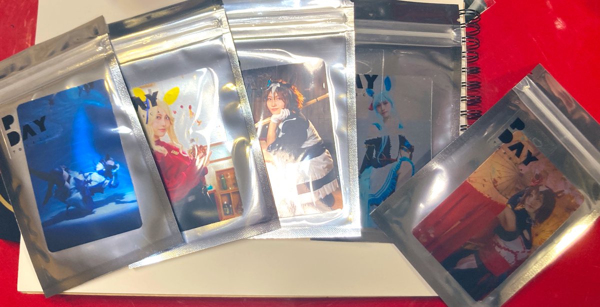 確実に購入してもらえる方のみ連絡下さい 新刊既刊両方購入のおまけのクリアカード(どれか1枚つきます)です