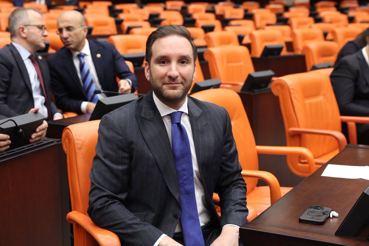 Yeni bir haftaya başlarken; hanelerimize huzur, sofralarımıza bereket ve çalışmalarımıza kolaylıklar diliyorum.
​Ülkemiz ve milletimiz için canla başla çalışmaya devam edeceğimiz, sağlıklı ve umut dolu bir hafta olsun. İyi haftalar! 🇹🇷