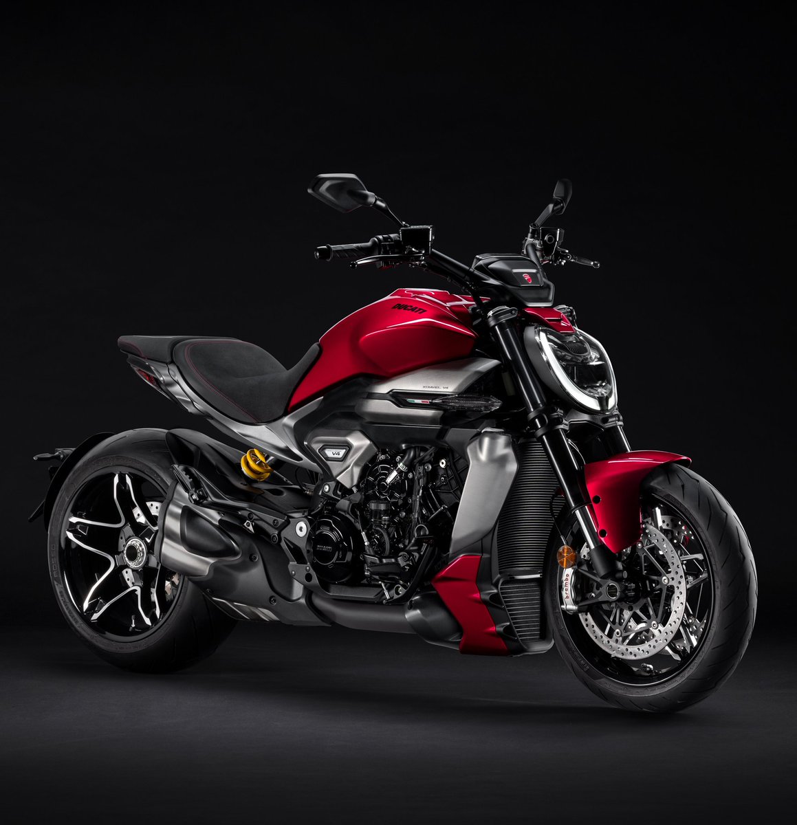 One final firecracker for 2025 from Ducati - the new XDiavel V4 has been LAUNCHED IN INDIA!

1,158 cc Granturismo V4 engine

168 bhp @ 10,750 rpm 

126 Nm @ 7,500 rpm

Aluminium monocoque frame

Dual 330 mm front discs

Burning Red: ₹30.89 lakh/Black Lava: ₹31.20 lakh (ex-sh)