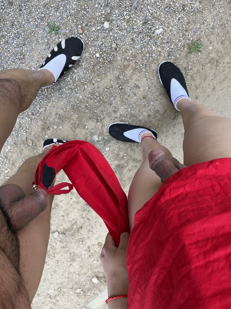 我想是布鞋 tweet media