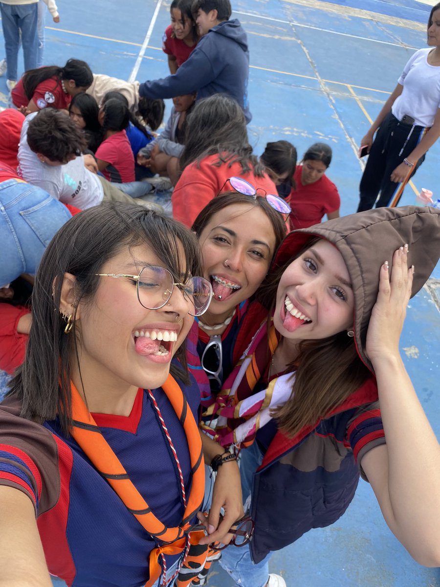 alessramirez1's tweet photo. dios nos pensó juntas. 🩷💛🧡 https://t.co/rGwHg5caON