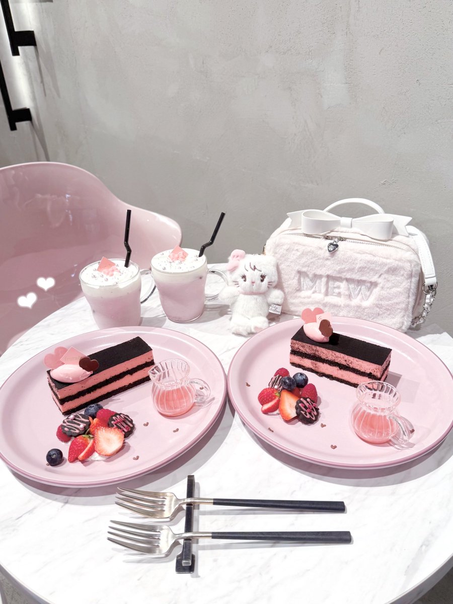 はにみゅのピンクほんとに可愛い^ᴗ . ᴗ^🎀♡