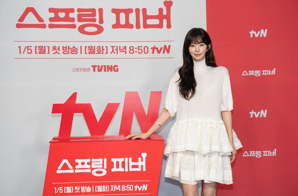 hellobeeni's tweet image. #⃟beeni update

#SpringFever press conference!🌸❤️
with #AhnBohyun 

#이주빈 #LeeJoobeen