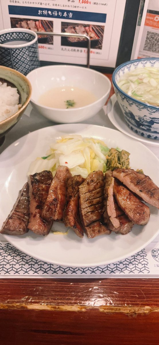 仙台出張してました〜！！
仙台は何回か行ってるんですけど、何気にずんだシェイクは初めて飲んだ💚
色んな人におすすめされてたからめちゃくちゃ期待したけど、期待を裏切らなかった…確かにこれは美味い✨️✨️✨️
もう1つの仙台グルメを添えて