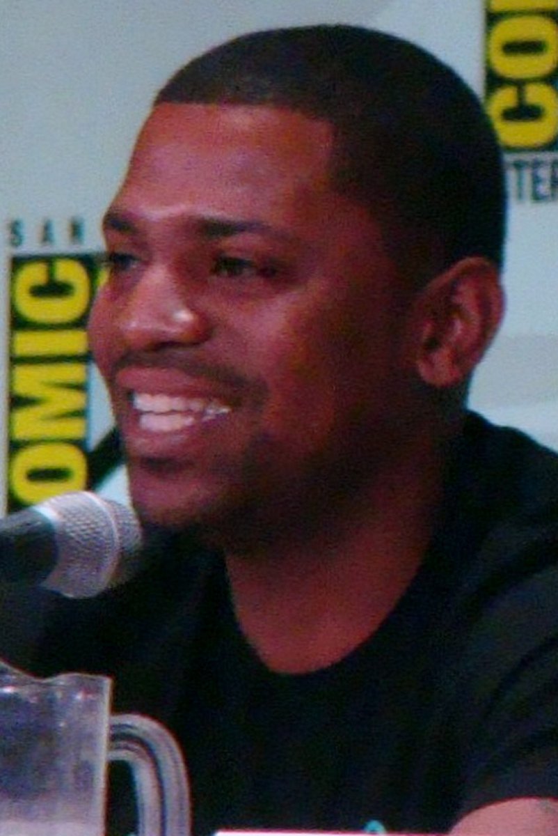 AfroUniverse1's tweet photo. TODAY’S AFRO BIRTHDAYS ! FORMER L.A. MAYOR, THOMAS BRADLEY ! ACTOR, MEKHI PHIFER ! HURDLER/SPRINTER, ANGELO TAYLOR ! NFL PLAYER, ERIC BERRY ! #MayorThomasBradley #MekhiPhifer #AngeloTaylor #EricBerry #BlackExcellence #BlackHistory https://t.co/P9AOeNLGA0