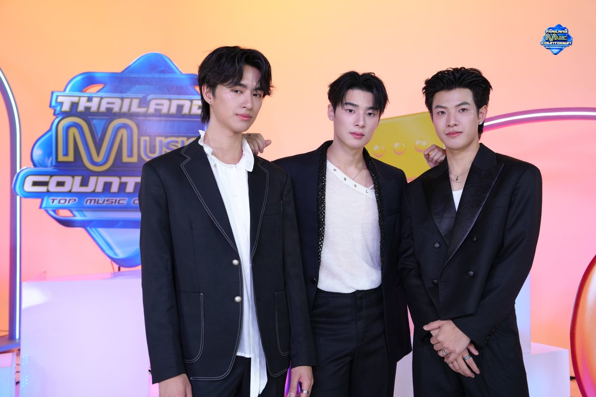 TMCcountdown's tweet photo. [𝑷𝑹𝑶𝑭𝑰𝑳𝑬✨] VVV - ตัวปัญหา (Envy) | Thailand Music Countdown 

#VVV_TRIPLEV #TMC_EP32 #TMC2025 #ThailandMusicCountdown #TrueCJCreations #Ch3Thailand https://t.co/ekQSt5mzOZ