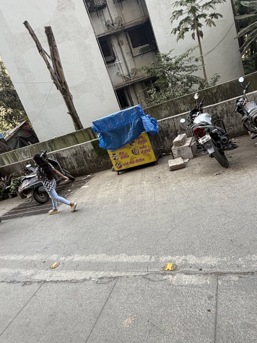 Lavnasurous's tweet photo. Legal or illegal, who ever is the owner political or goon shouldn’t put stall on an already busy road. This is second stall. Non action is inviting hawkers. We residents  don’t want pls cease it Crystal Armus, opp Pariyar cafe, vaibhavnagar, acharyamarg, ChemburE 71 @mybmcWardMW https://t.co/R2Yg47PCf1