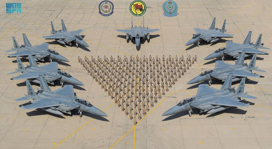 NMO911_'s tweet photo. ودك الرجال يطلع مطاليع الصقور 🦅 
ويتجنب ما يخالف قوانين وطنه 🇸🇦 

للوطن في ارقابنا بيعه ليوم النشور
 لا ظهر فينا أعمى لولا ظهر فينا اخونه

وان غدى لمشوش الحرب زعزاع يثور 🔥
  نشتري حقه فالارواح لو غلي اثمنه ⚔️ 

#السعودية 
#اليمن_السعودية https://t.co/1aGSZRQmNk