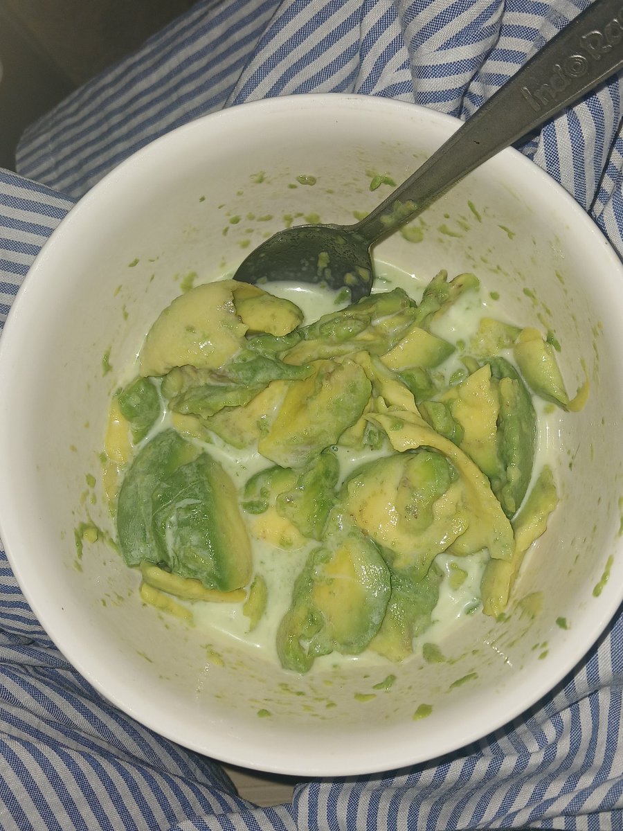 aboutnyenyo's tweet image. hari hari makan alpukat susu