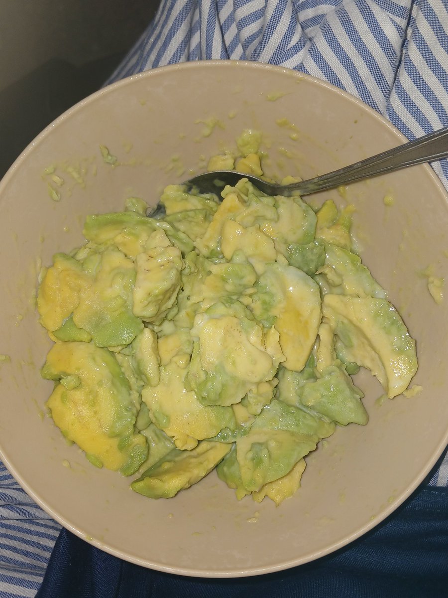 aboutnyenyo's tweet image. hari hari makan alpukat susu