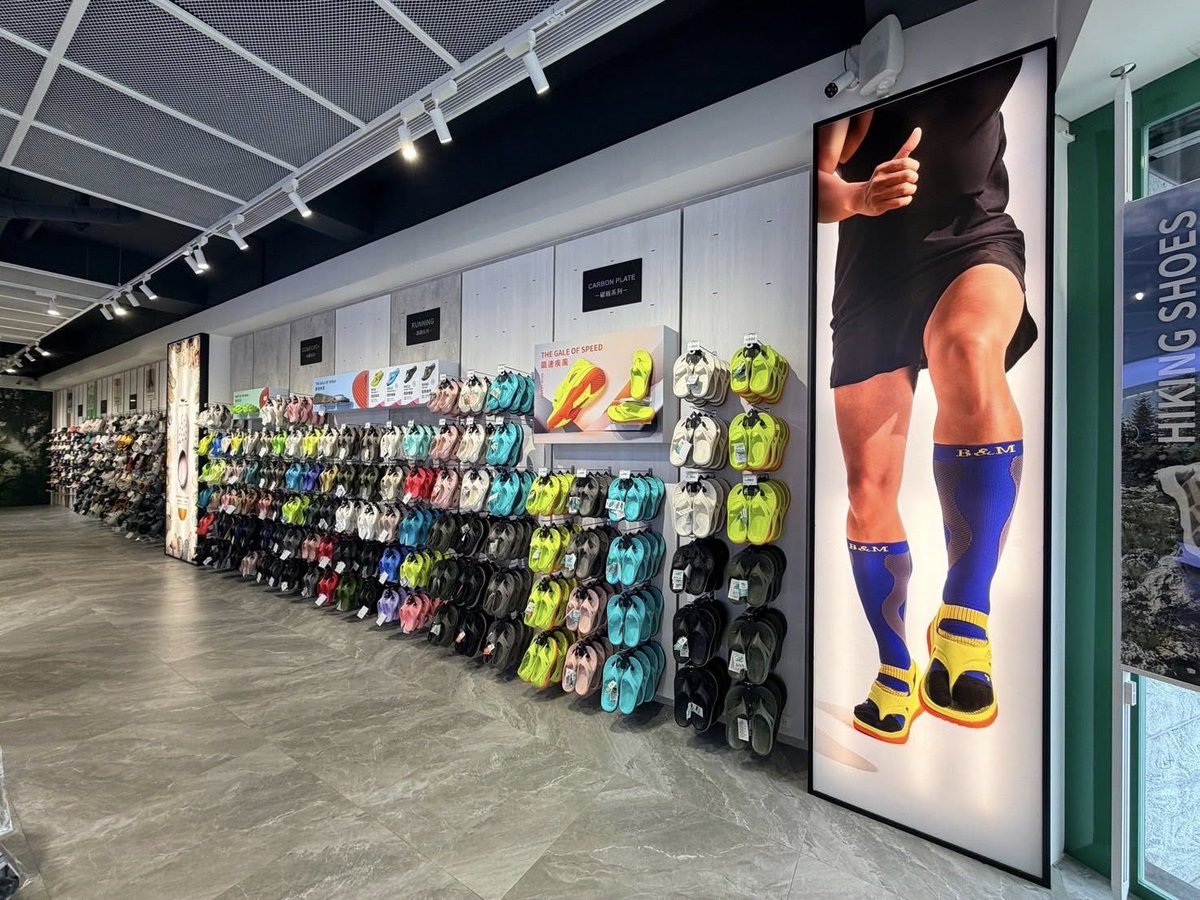 近所の台湾サンダルプレミアム店🩴
明日プレオープン✨😍